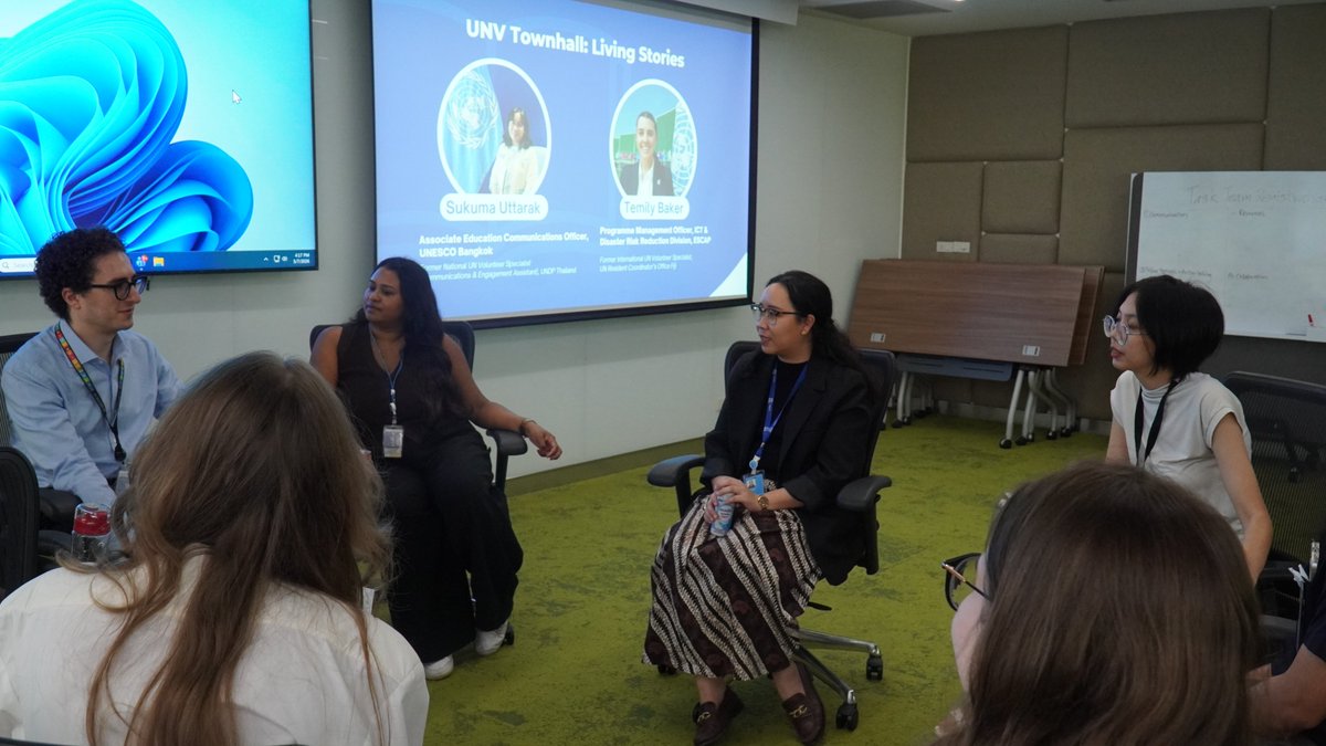 UNVAsiaPacific's tweet photo. 🇹🇭 Our recent UNV Townhall in Bangkok introduced a few exciting changes. Organized by a committee of @UNVolunteers in Thailand, the gathering placed greater focus on connection-building through fun activities and experience sharing.

🤝 A big thank you to Sukuma Uttarak and @TemilyBaker, former UN Volunteers, for joining us to share their inspiring experiences and career journeys with the community. #IVY2026