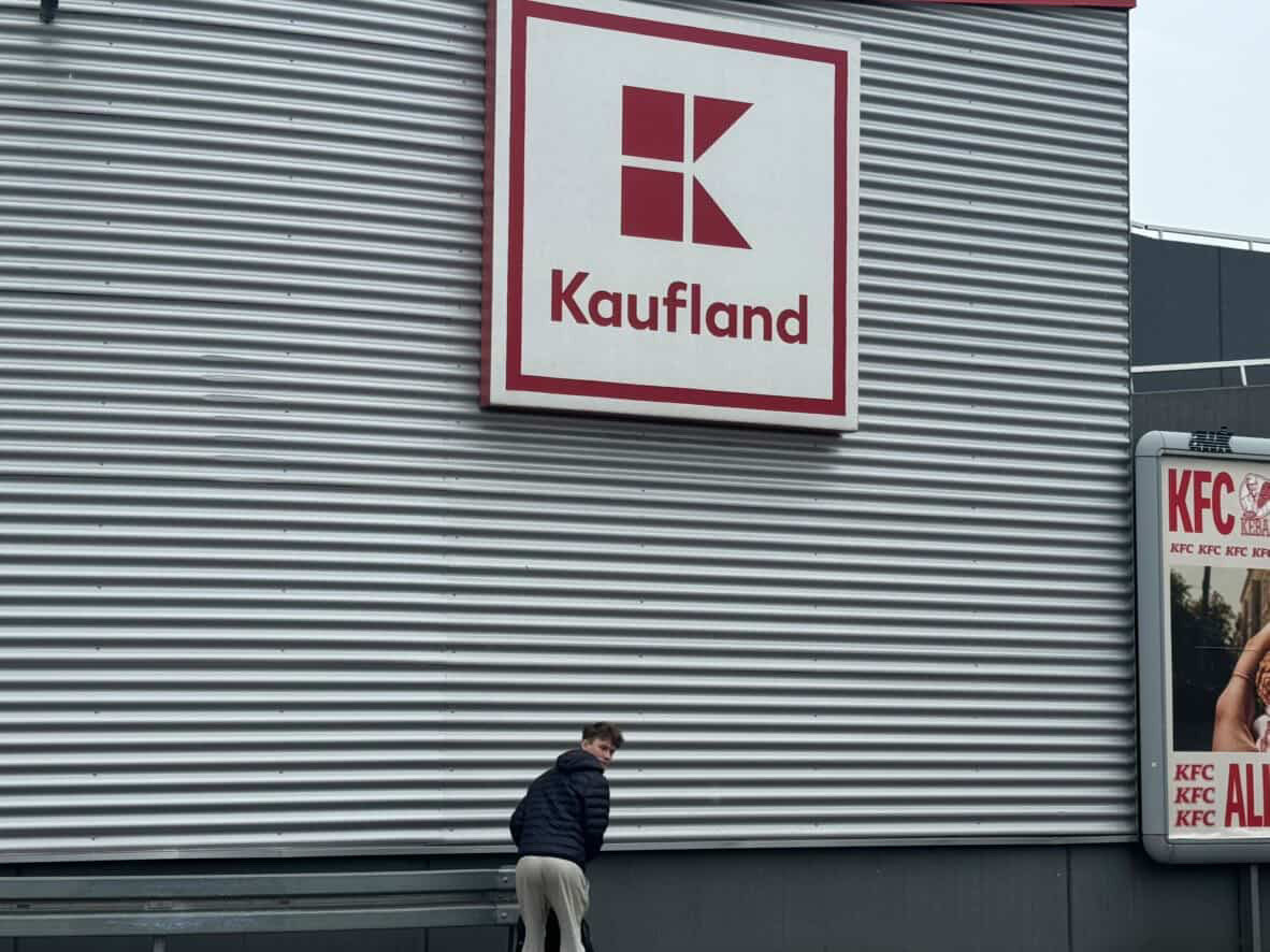 lolWoldjo's tweet photo. Kaufland located 

Watch it go down live at 19 on primeleague twitch https://t.co/wSRjOWI8Vv