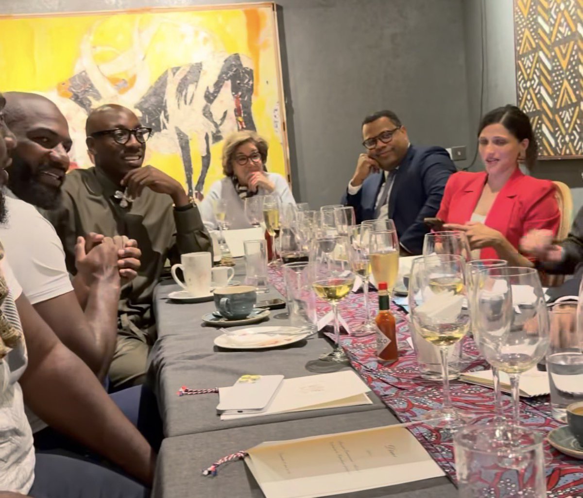 JoshOO1J's tweet photo. Been watching y'all trying to call Ombachi a collaborator and I had to come talk about it. Even Bien attended the private dinner with the French President. These people owe you absolutely nothing. When Hanifa met Ruto last week hamkua na hiyo mdomo. Again Ombachi is not your leader, he built himself brick by brick and some entitled cunts want to dictate what he should do? Mtaenda akawapikie ama?