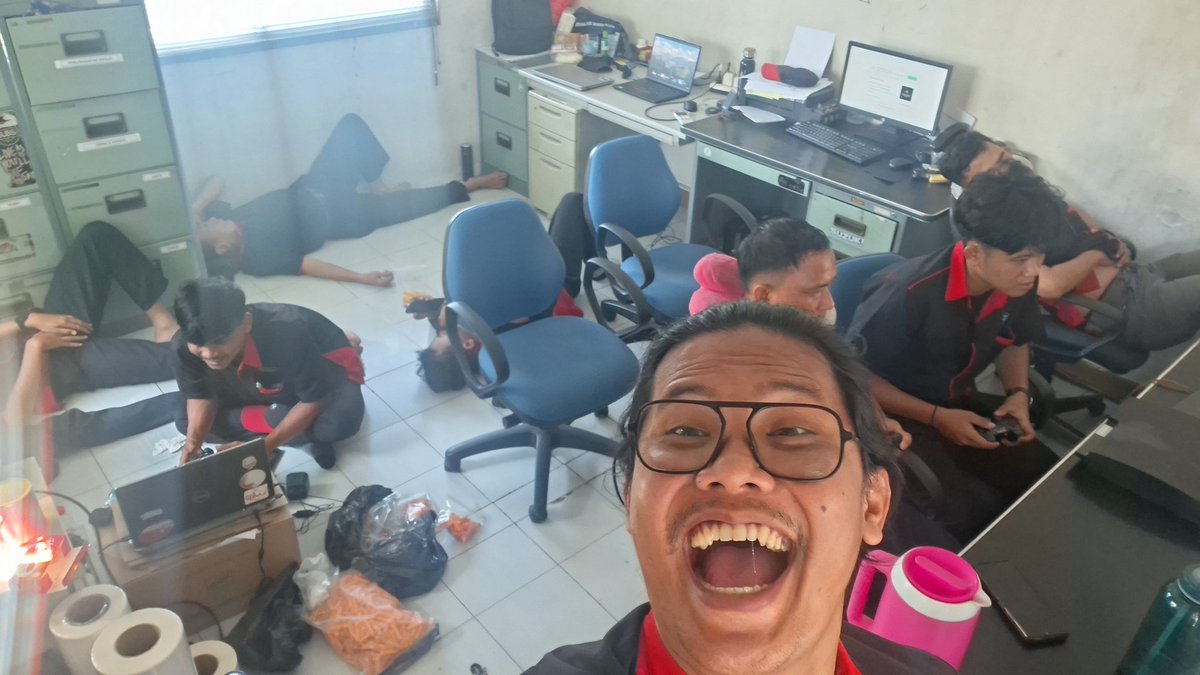 Idiot_User's tweet photo. Ada gila gilanya kerja gini🤣🤣🤣 https://t.co/exFlzptVLF