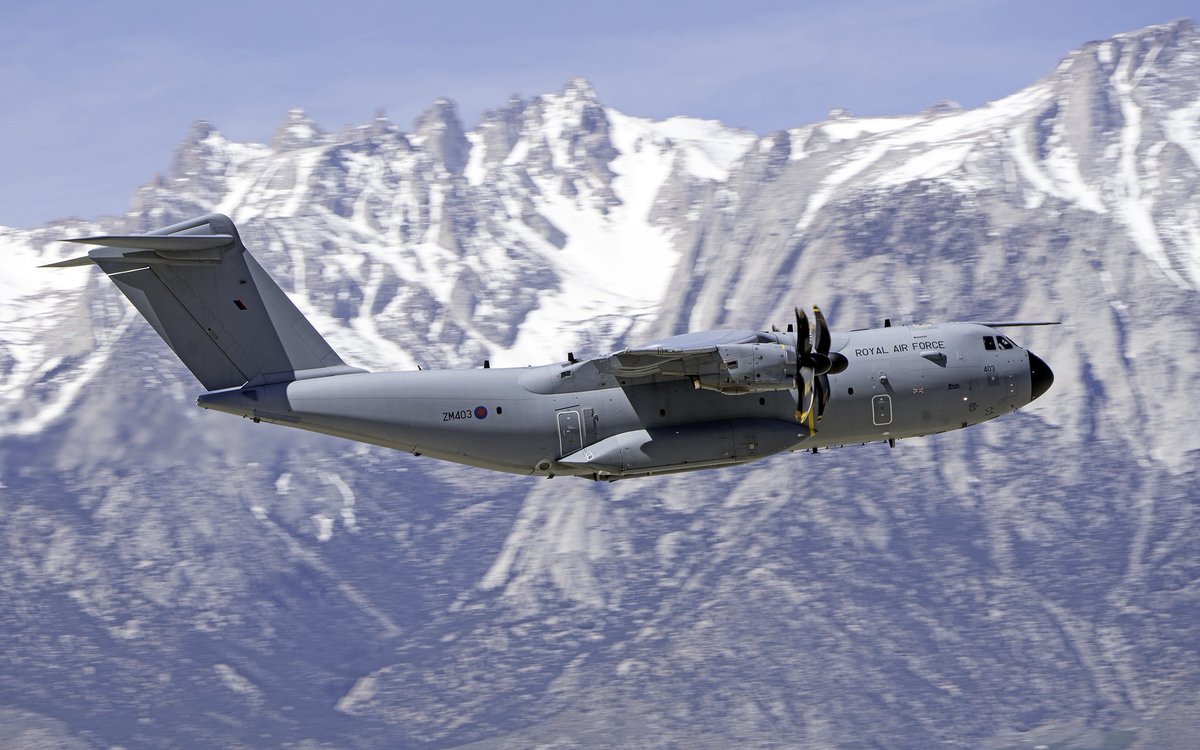 DuncanMonk's tweet photo. Airbus Atlas C .1 ‘Elvis 54’ flying the Sidewinder with Mount Whitney mountain range in the background near Lone Pine, CA. #ZM403 #Sidewinder #lowlevel https://t.co/0ZxZdhH25K
