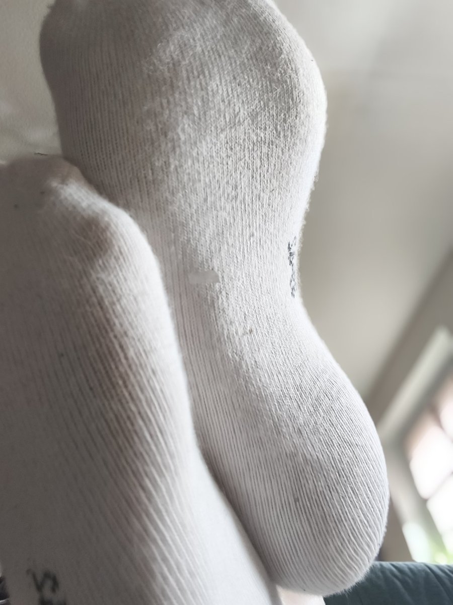 MissAmy2026's tweet photo. Nur für dich, trage ich sie heute... extra lange ... 👣😘 https://t.co/ghnlwY7wnt
