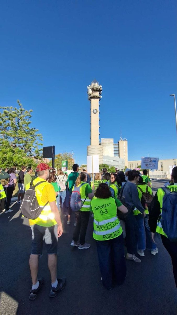 CNT_Valencia's tweet photo. #VagaEducació | Ja han començat els piquets informatius a la Vaga indefinida de l'educació pública valenciana

El seguiment arran de tot el territori es ABSOLUT https://t.co/zOsQVyJ34j