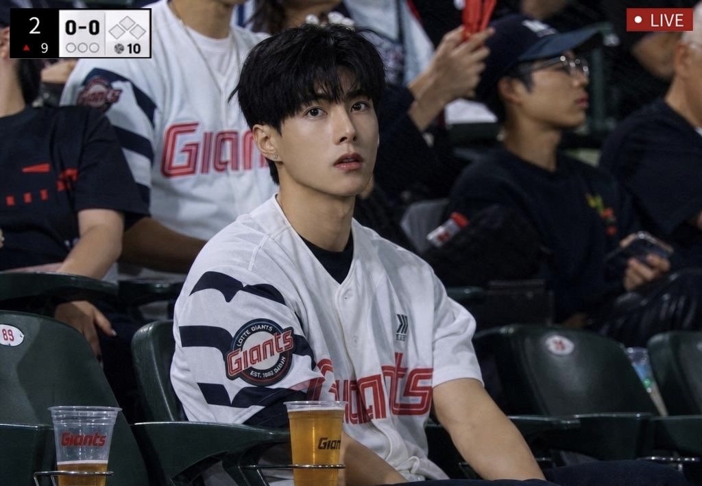 Winner_Tnt's tweet photo. ไปดูเบสบอลตามเค้ากันหน่อย 😆⚾️ #WinnerTanatat #baseballcam https://t.co/zqqnQYpFWJ