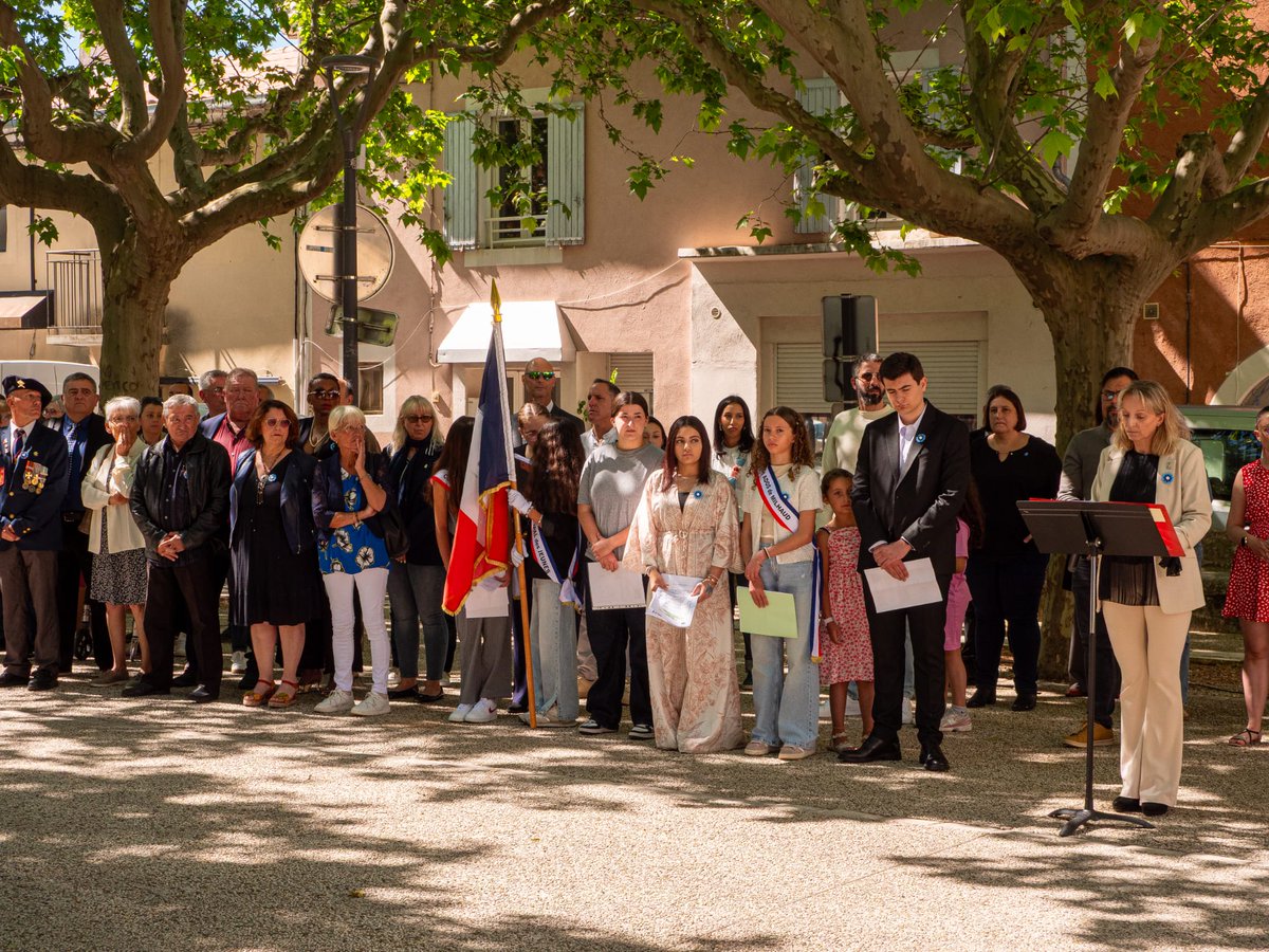 CFeucheres's tweet photo. 🇫🇷 Bravo à Nessa et Neila (4G) qui ont représenté le collège Feuchères lors des cérémonies du 8 mai à Milhaud en lisant le message de l’UFAC.
👏 Un bel engagement citoyen et mémoriel !

https://t.co/SkeKxY1GdP

@acmontpellier @Dsden30 @Gard https://t.co/j6yfNFBgTh
