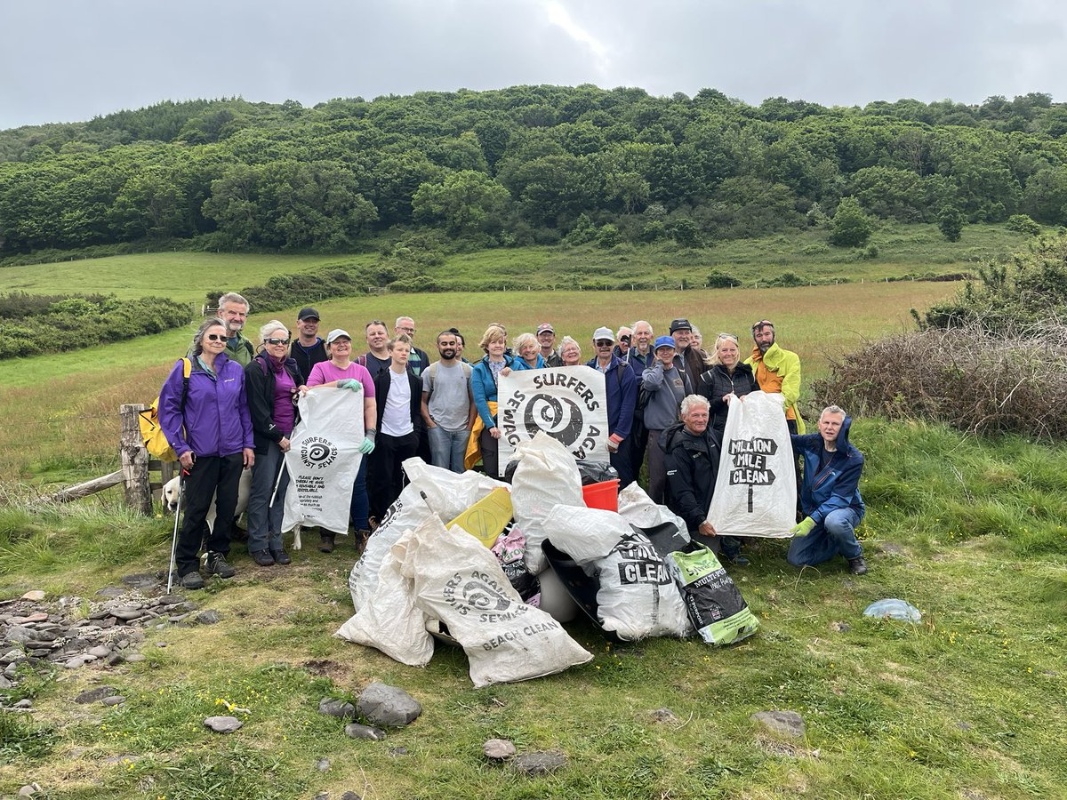ZeroWaste_Now's tweet photo. DYK - Litter picking has been proven to improve mental health by boosting mood through active, mindful, and social engagement with the local environment. Whether you do a solo litter picked or take part with a group event, you’ll feel good! #mentalhealthawarenessweek https://t.co/HiJj60S7K9