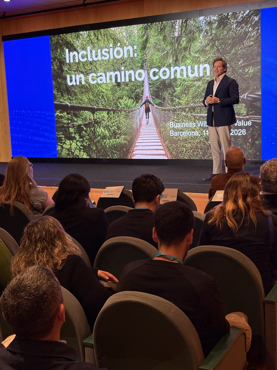 bwsocialvalue's tweet photo. Comença la conferència “Inclusión: un camino común”.

🗣️ Luis Araujo:
“Els meus pares em van ensenyar que la diversitat ens fa més forts.” 💙

#BWSV2026 https://t.co/6IQoEtgbEZ