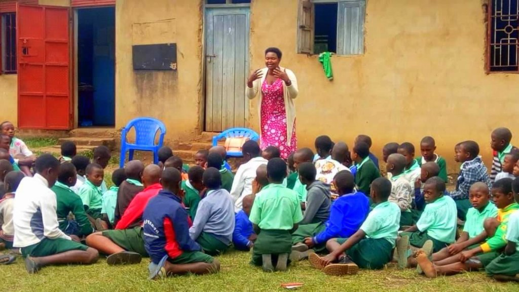 IntegrationFor's tweet photo. We held an interactive Child Protection session with primary school children focusing on Child Rights, Personal Safety, Boundaries, and Support Systems.

Empowering kids to speak up and stay safe. 

#ChildProtection #ChildRights https://t.co/k3OPYE50l8