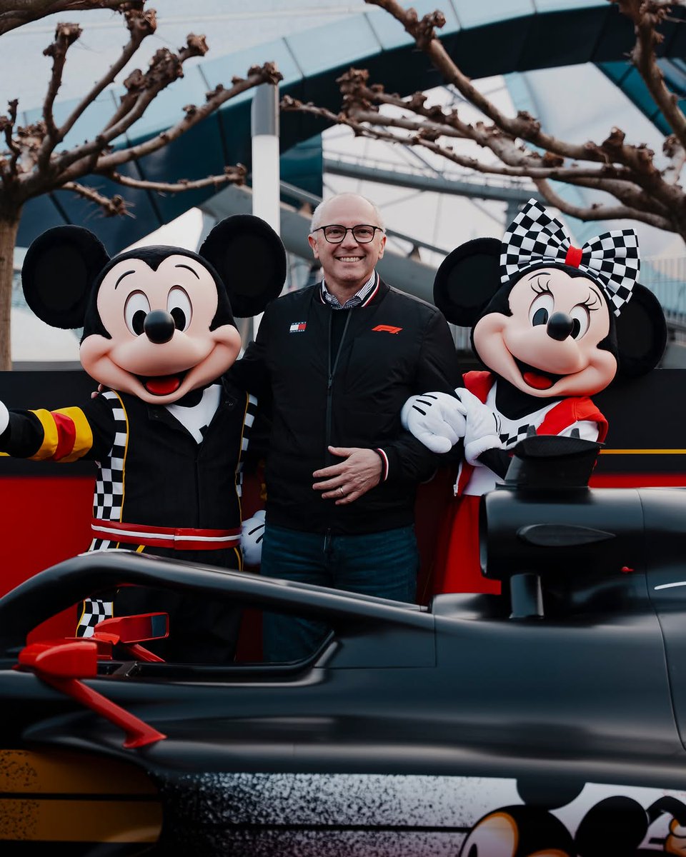 Mickey Mouse tweet media