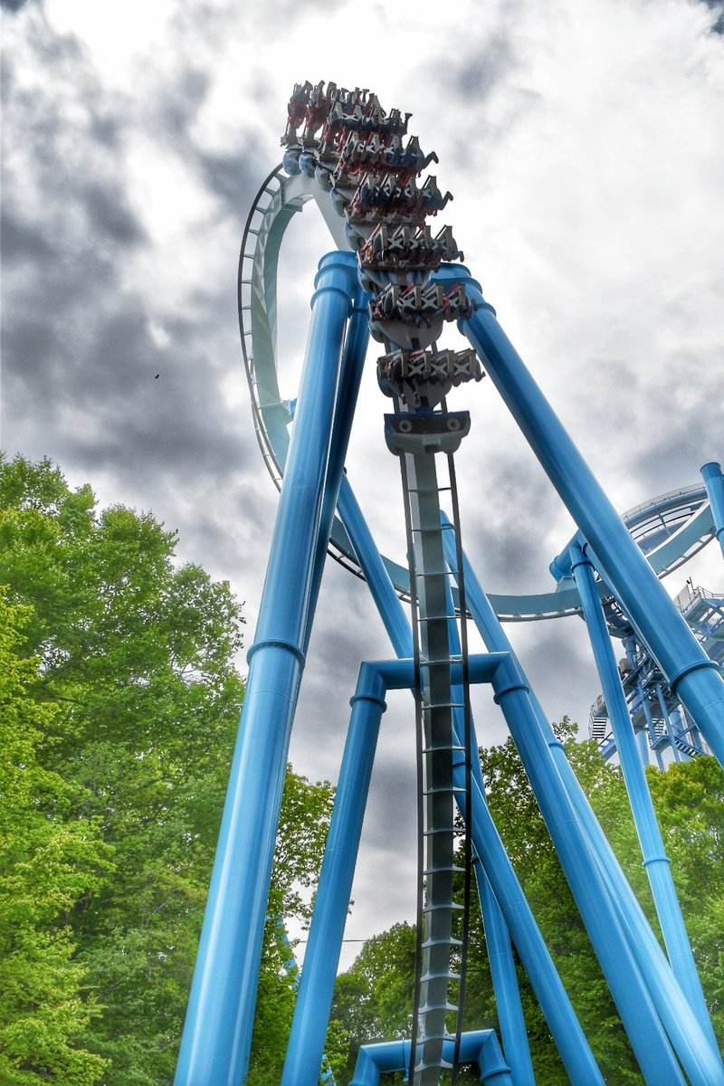 jsz1978's tweet photo. Alpengeist @BuschGardensVA ❄️🔵⚪🎢
#alpengeist #buschgardenswilliamsburg #bollingerandmabillard #rollercoaster #photography #nikond3500 #invertedcoaster https://t.co/LfggF4Fmpe