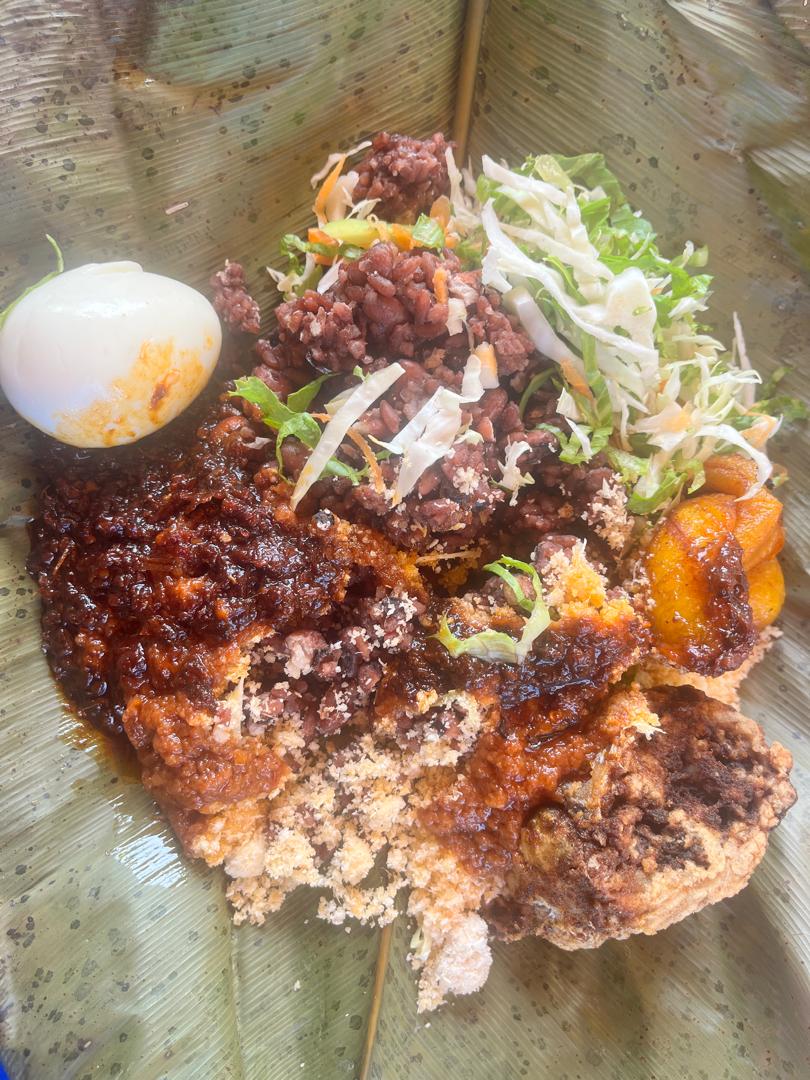 mba_oven's tweet photo. MBA Waakye available at 56 Nii Nortei Nyanchi Street Accra, Dzorwulu every Monday to Friday from 7am to 2pm.
Place your order NOW!
Call 0508615105.
#Waakye #Chicken #Fish #Egg #Meat #Sausage #Wele #Spaghetti #Gari #Plantain #Shito #Stew https://t.co/RRa5YOE9jq