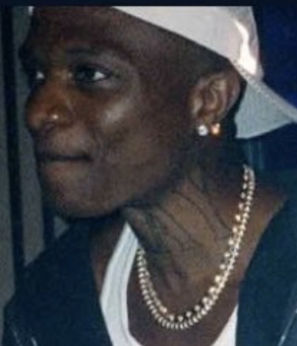 Without being biased, who has a better face card: 

Kolu                                    or                        Wizkid ?