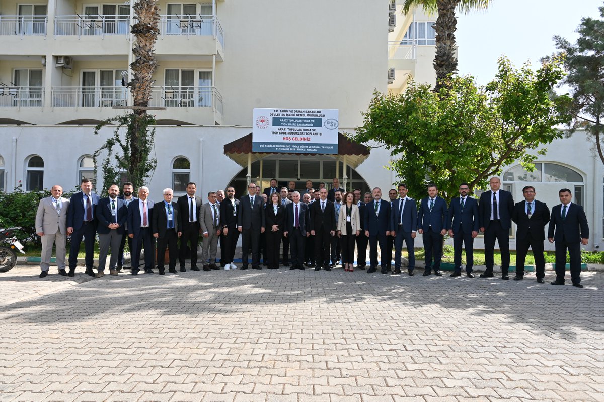 dsi_13_blgmd's tweet photo. Bölge Müdürlüğümüz #Finike Eğitim Merkezinde düzenlenecek olan "Arazi Toplulaştırma ve TİGH Şube Müdürleri Toplantısı" Genel Müdür Yardımcımız Sayın Faruk Fıratoğlu, Daire Başkanı İbrahim Burak Yeşiloğlu ve Bölge Müdürümüz Özhan Erdanışman'ın açılış konuşmalarıyla başladı. https://t.co/f6KAQFGJtT