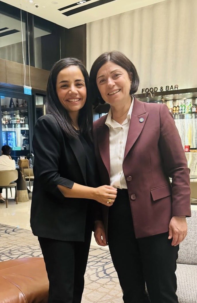 emelsevim63's tweet photo. Kurucu Genel Başkanım @meral_aksener ve Kadın Politikaları Başkanım @KevserOfluoglu ile hatıralarımız. 

Hepimiz Türkiye İYİ olsun, güneş çocuklarımızın üzerine daha parlak doğsun diye mücadele eden partimizin emektar anneleriyiz. 

@iyipartiurfa @iyipartikashbsk @aefakibaba https://t.co/LaYMJI5FIU