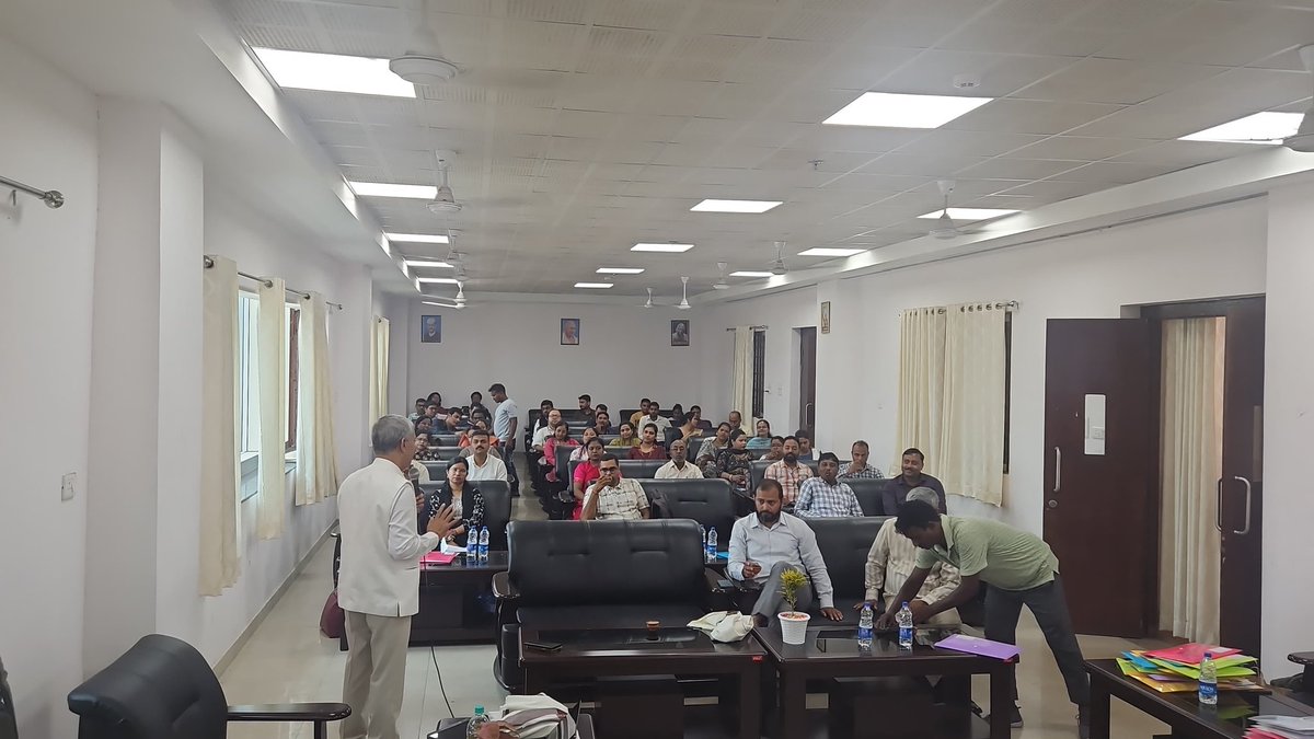 jsfda2025's tweet photo. JSFDA organized an Awareness Module Training at BBMKU, Dhanbad on 09 May 2026 for faculty members of Constituent &amp; Affiliated Colleges in collaboration with Knowledge Partner J-PAL South Asia. #JSFDA #BBMKU #FacultyDevelopment #HigherEducation #JPALSouthAsia https://t.co/niKQYK7hZp