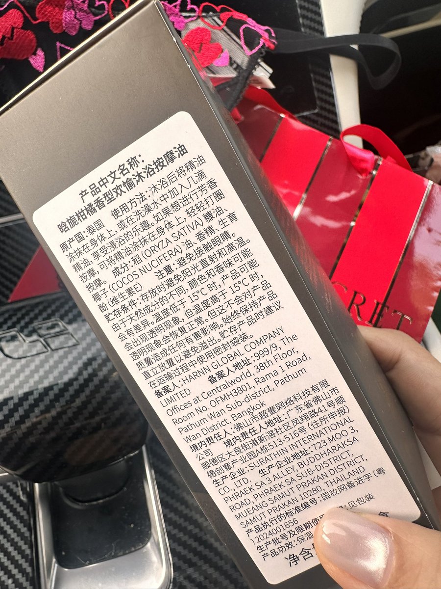 何奕恋强根女神2号老板娘 tweet media