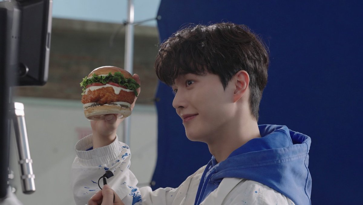 songkangbase's tweet photo. #SONGKANG X #UMBURGER 🍔 https://t.co/2dExLAB28F