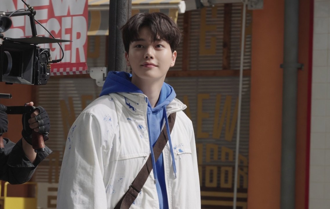 songkangbase's tweet photo. #SONGKANG X #UMBURGER 🍔 https://t.co/2dExLAB28F