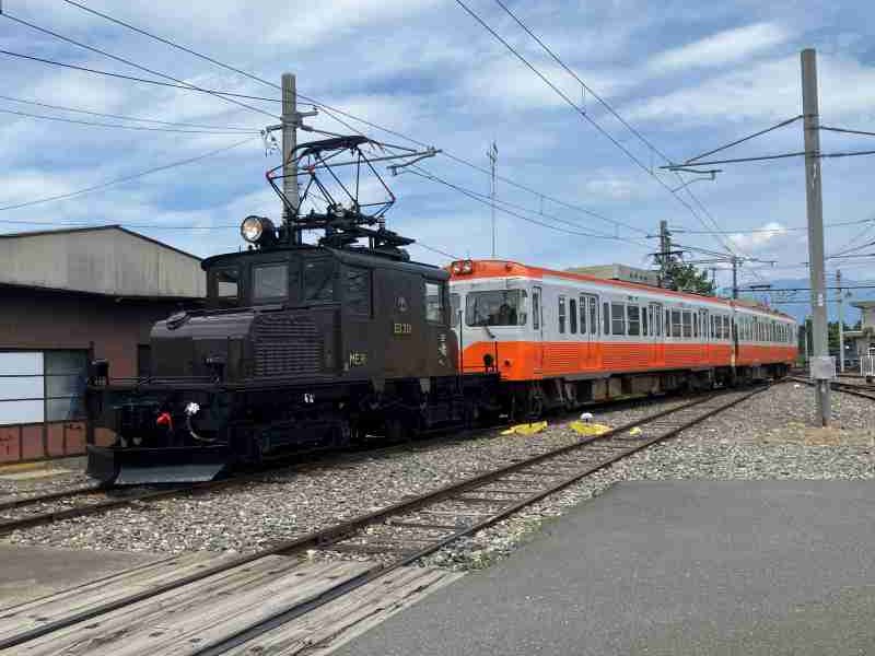localtetsu's tweet photo. 📣受付中📣
アルピコ交通 上高地線 ED30形機関車 生誕100周年記念！ED301お召し仕様撮影会

ED301お召し仕様と3000形が連結!

※一部コースが新村車両所において設備工事実施のため、催行中止になっております

詳細👉https://t.co/feskBcjnx1

#アルピコ交通 #100周年 #ED30形 #ED301 #3000形 #撮影会 https://t.co/9av3WcAjoh