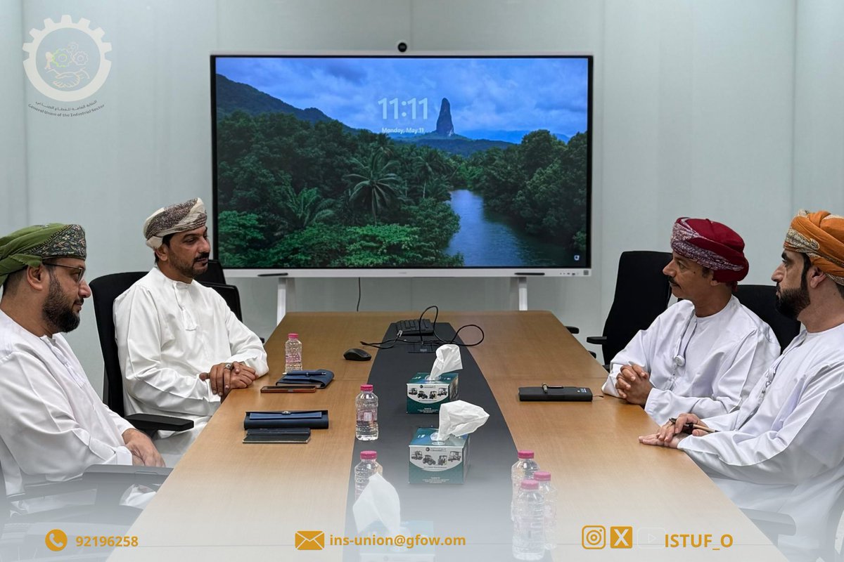ISTUF_O's tweet photo. عُقد اجتماع بين النقابة العامة للقطاع الصناعي و @SPF_Oman  وصندوق الحماية الاجتماعية بمحافظة شمال الباطنة، لمناقشة قرار لائحة إصابات العمل والأمراض المهنية، وذلك في إطار تعزيز التعاون ومتابعة المستجدات المتعلقة بحقوق العاملين والسلامة المهنية.  
وأكد الاجتماع أهمية تطوير آليات الحماية الاجتماعية بما يضمن بيئة عمل أكثر أمانًا واستقرارًا للعاملين في القطاع الصناع
