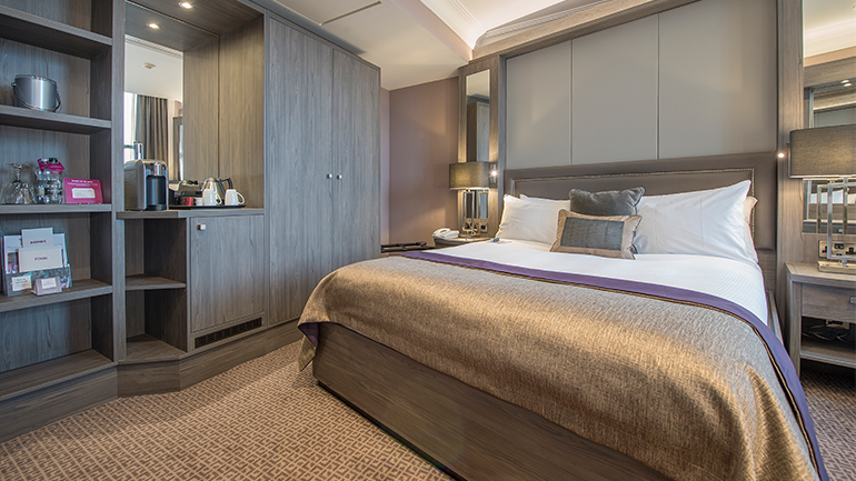 CP_RoyalVic's tweet photo. You've been saying you need a break for months…

A proper night off in a room that feels like a treat with plush bedding, a beautiful historic building and the whole of Sheffield on your doorstep is here when you're ready for it 🛏️ https://t.co/RCVdSOEHB7
