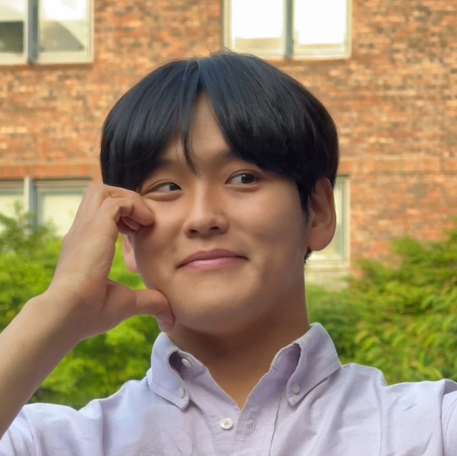 pkhljs043's tweet photo. 퇴길 사진 너무 예뻐서 냅다 인장을 바꿨서요...ㅋㅋㅋㅋㅋㅋㅋㅋ https://t.co/NLnrCr9xDG
