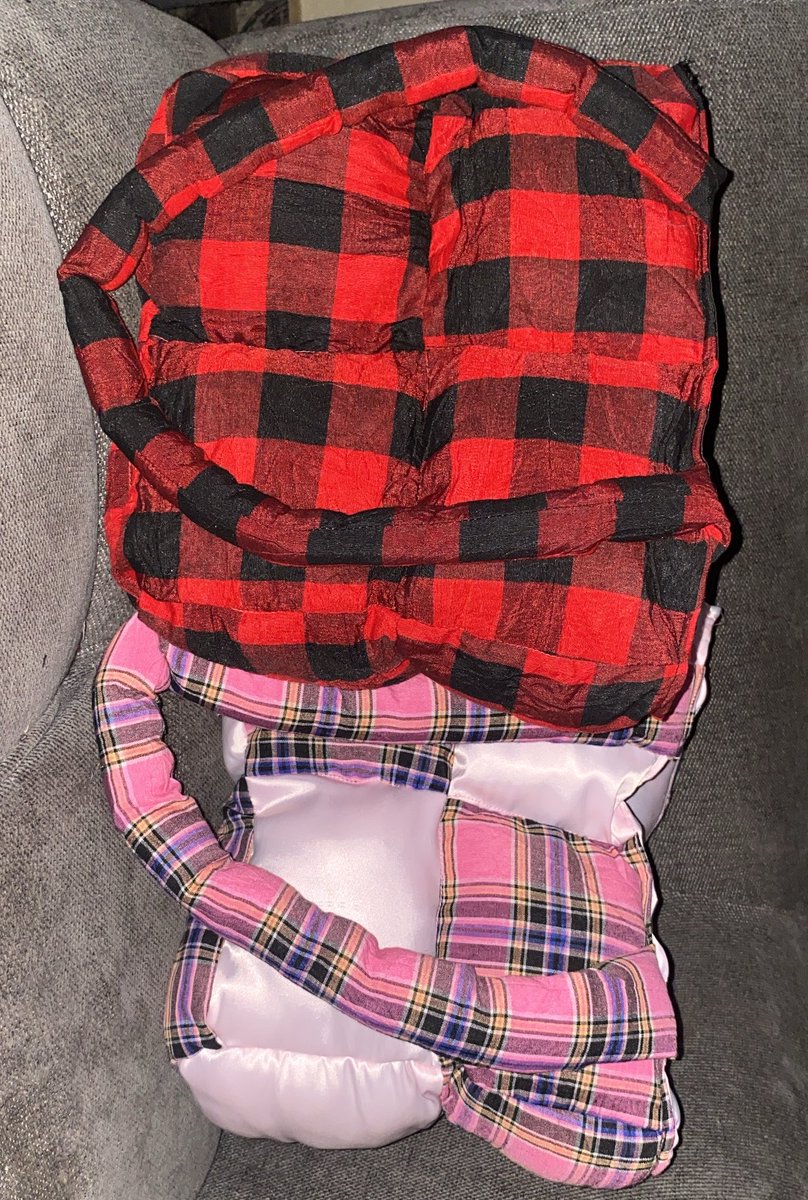 imanhudaaa's tweet photo. Happy new week🥳

Hi, I’m Huda. A fashion designer currently building @theHudaCo 

I currently make puff totes while slowly working towards expanding into clothing/streetwear pieces too. Attaching a few samples + inspos because my head is constantly filled with ideas fr😭

You can..
1. buy as a retailer  
2. preorder  
3. or even send in designs/inspos you’d like me to work on production wise❤️

Alsoooo what do y’all do? Plug your business/service in the comments too someone on the tl might need you.