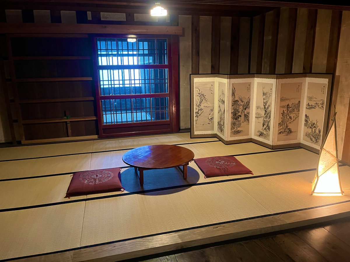sima773s's tweet photo. 何度思い出しても楽しかった銀魂展
コラボカフェもう1回行きたいしスタンプラリー先の施設の人達みんな優しいし街は綺麗だし最高だった。
そんでエレベーター上行ったら閉まる扉から高杉出てきて笑った https://t.co/6lhY1fB9su