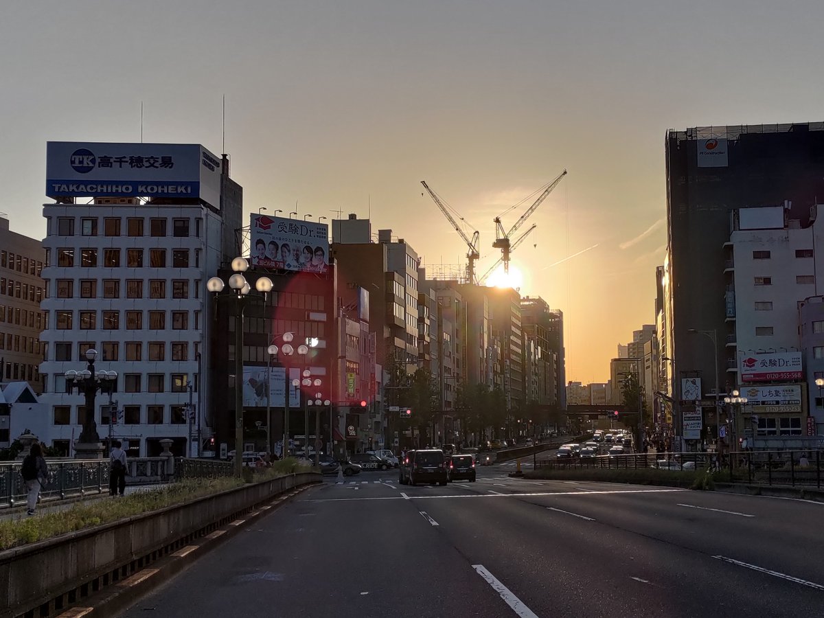 _hitsujikai's tweet photo. 四ツ谷の定点観測
17:55 https://t.co/BGUvo7nqRv