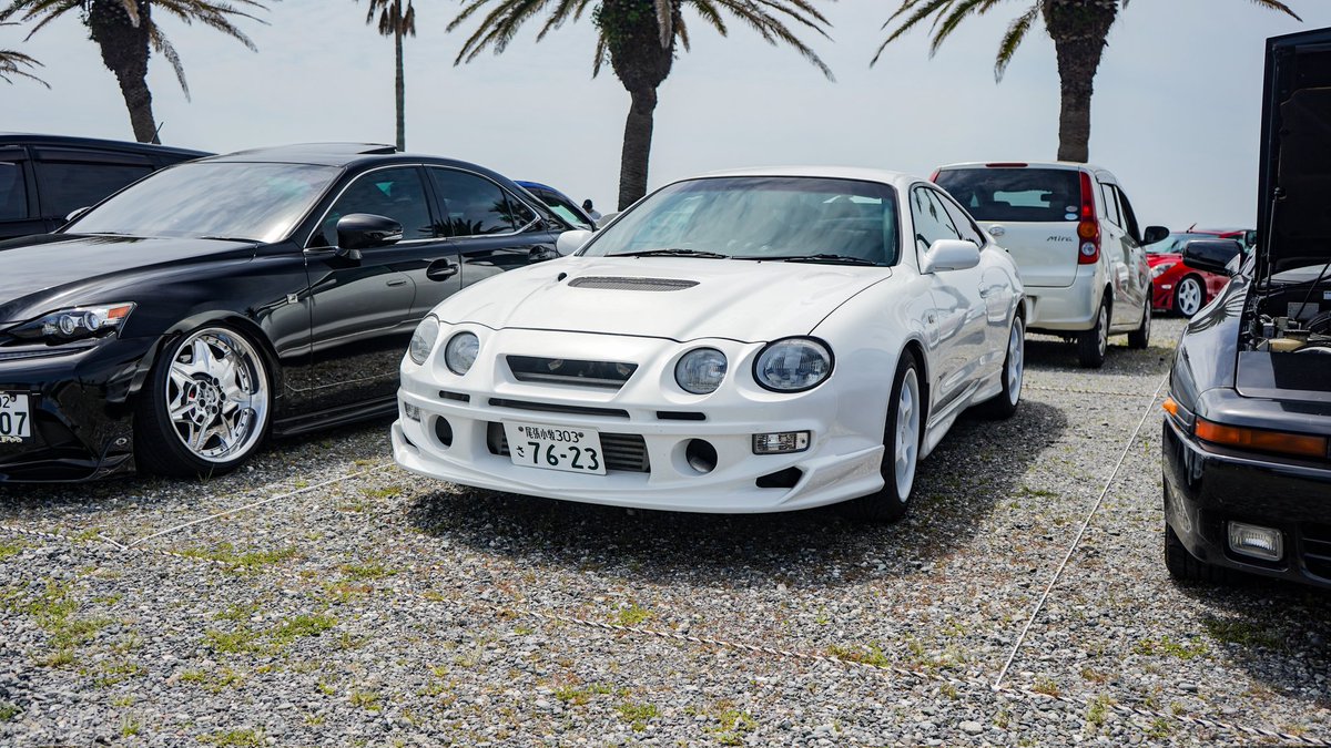 triplecmeeting's tweet photo. ・オーナー そうた様
・車 ST205セリカ

外観はバンパーとホイールが変わっている程度ですが、E/G内にはIHI RX6タービンと綺麗にレイアウトされたパイピングが鎮座しております

2barまでかかるブースト圧からは推定500PS強を発生するスペックを備えた車でしたので、推薦状をお渡しさせて頂きました https://t.co/8uneL1hXWI