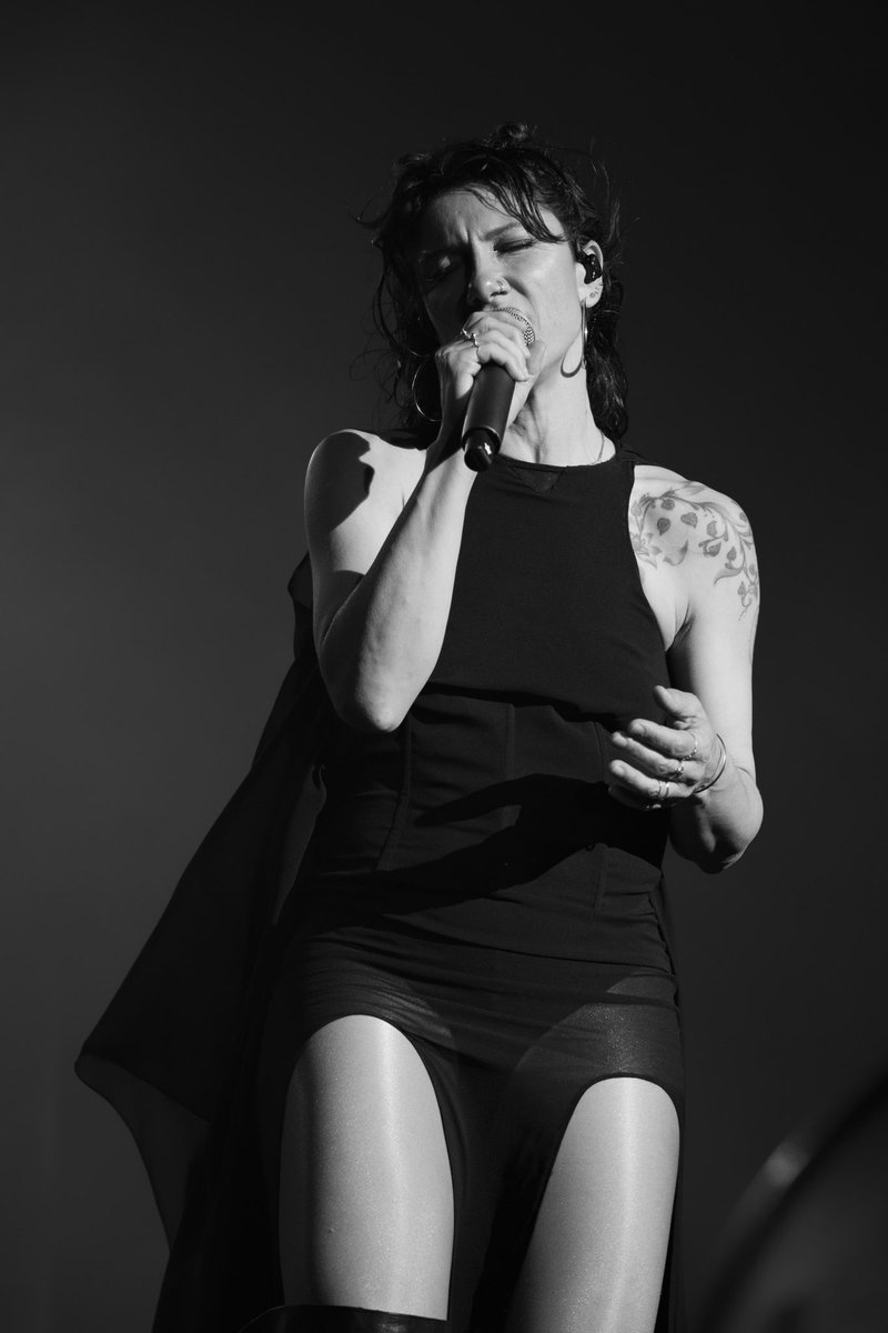 franciespos's tweet photo. @elisatoffoli live al Palasele di Eboli, 📸by Me 🔥
( tutte le altre qui ➡️ https://t.co/BhEwhxJJvb )
#elisa #live #palasele #eboli #concert https://t.co/lwD7ljKNrf