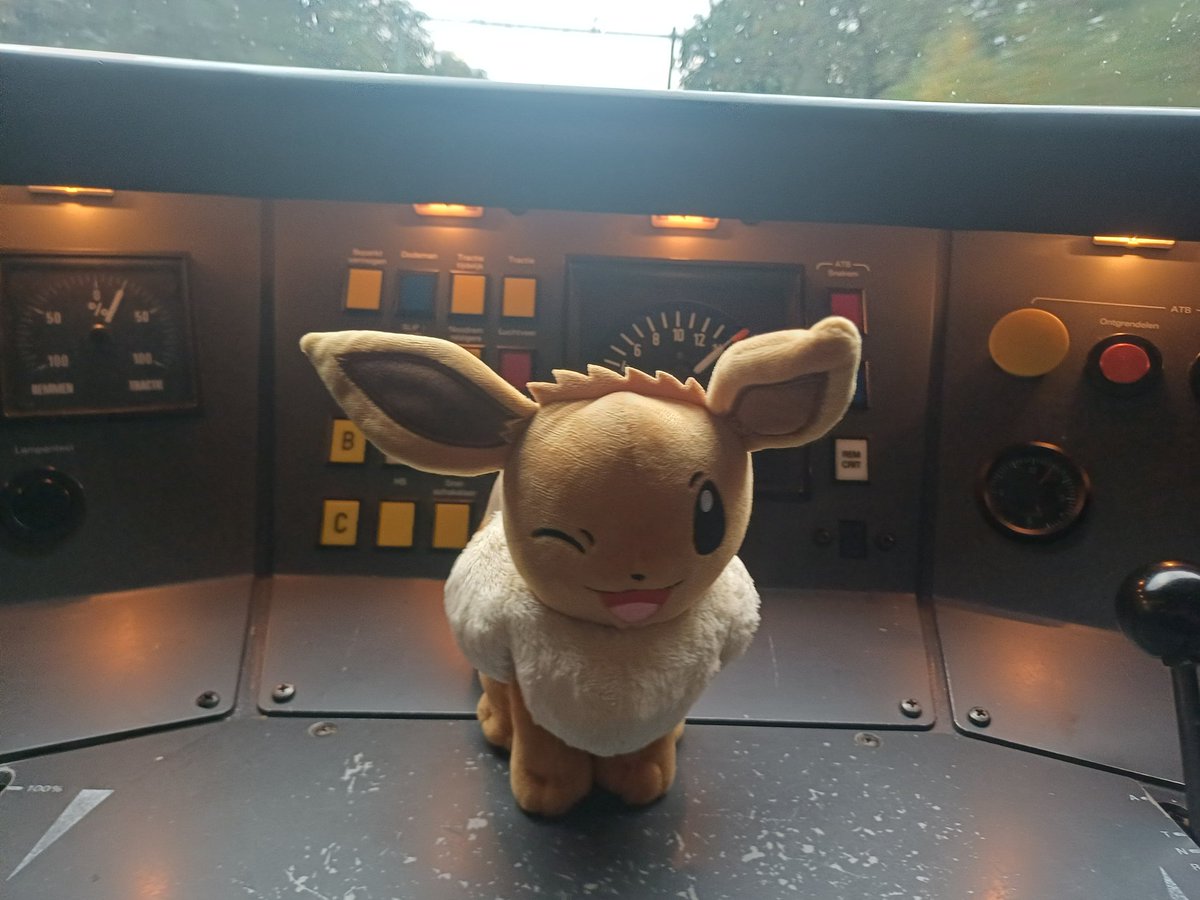 Detective Umbreon tweet media
