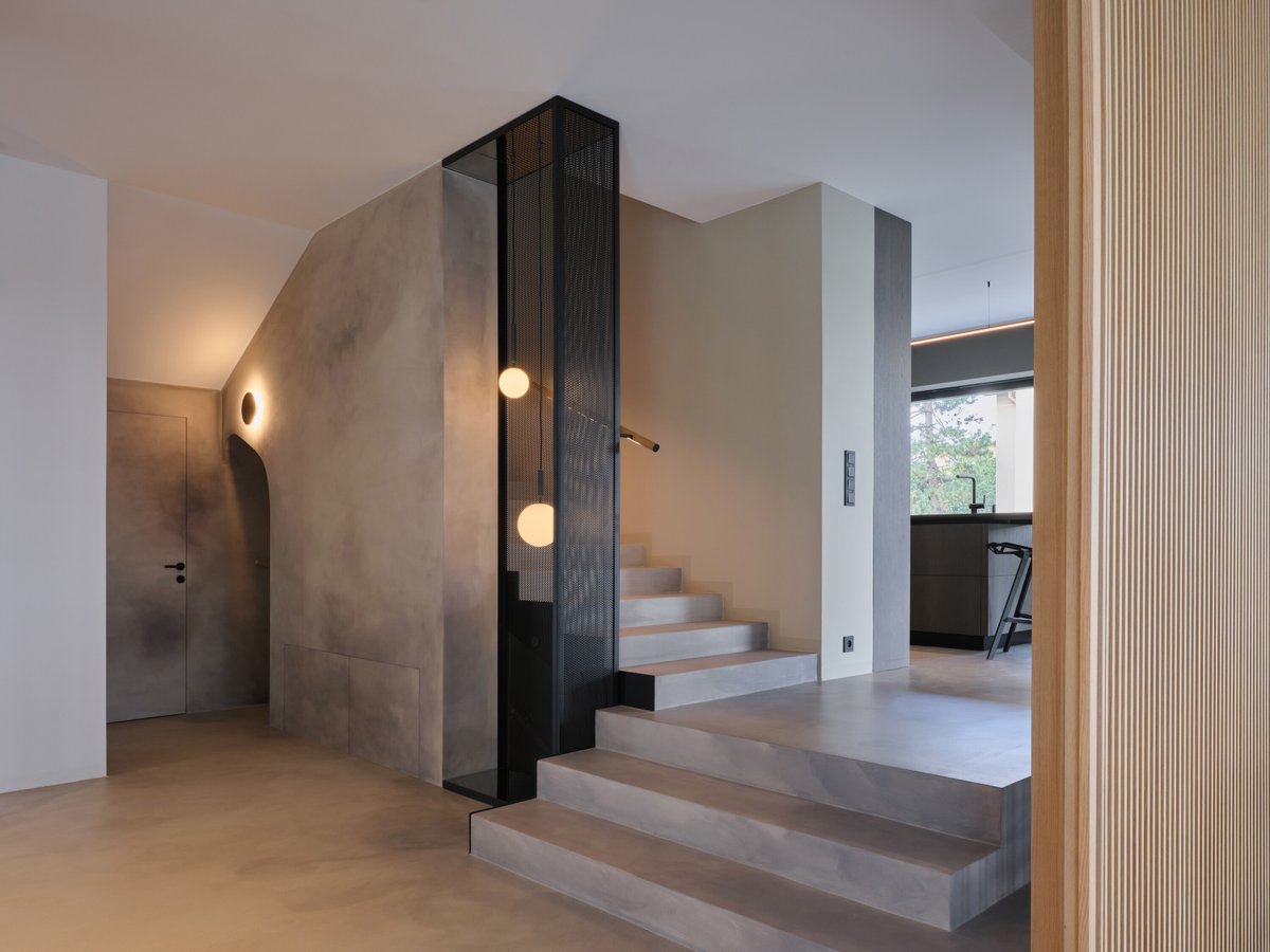 Interior_es's tweet photo. El estudio checo #Tunicate reformó esta #casa #racionalista, no como una pieza a conservar intacta, sino como un espacio capaz de evolucionar con la vida actual sin renunciar a su esencia.
-> Fotografías: @BoysPlayNice
-> https://t.co/0fdwRmLo2D
-> @LinkaNews #RepúblicaCheca https://t.co/5uInSDeG2C