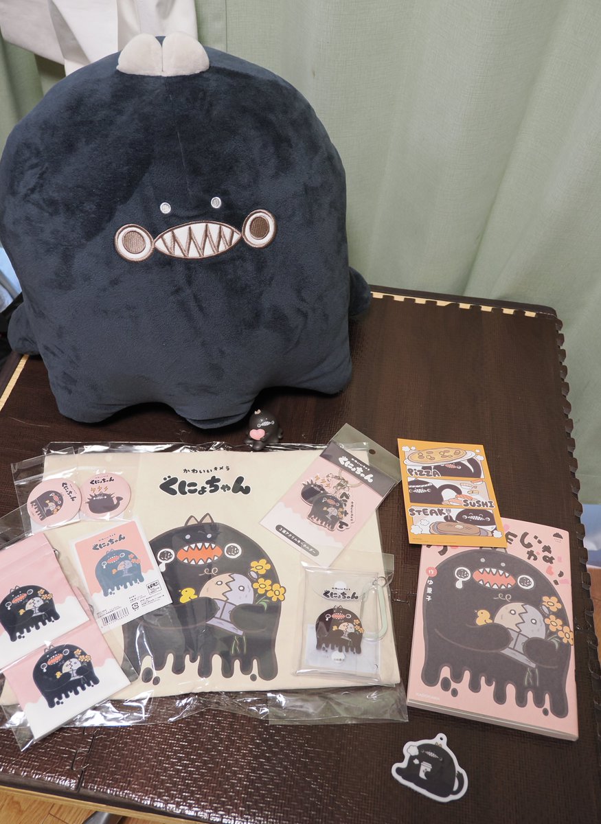 東京お出かけした際に丸善の本屋さんでぐにょちゃんグッズたくさん買っ