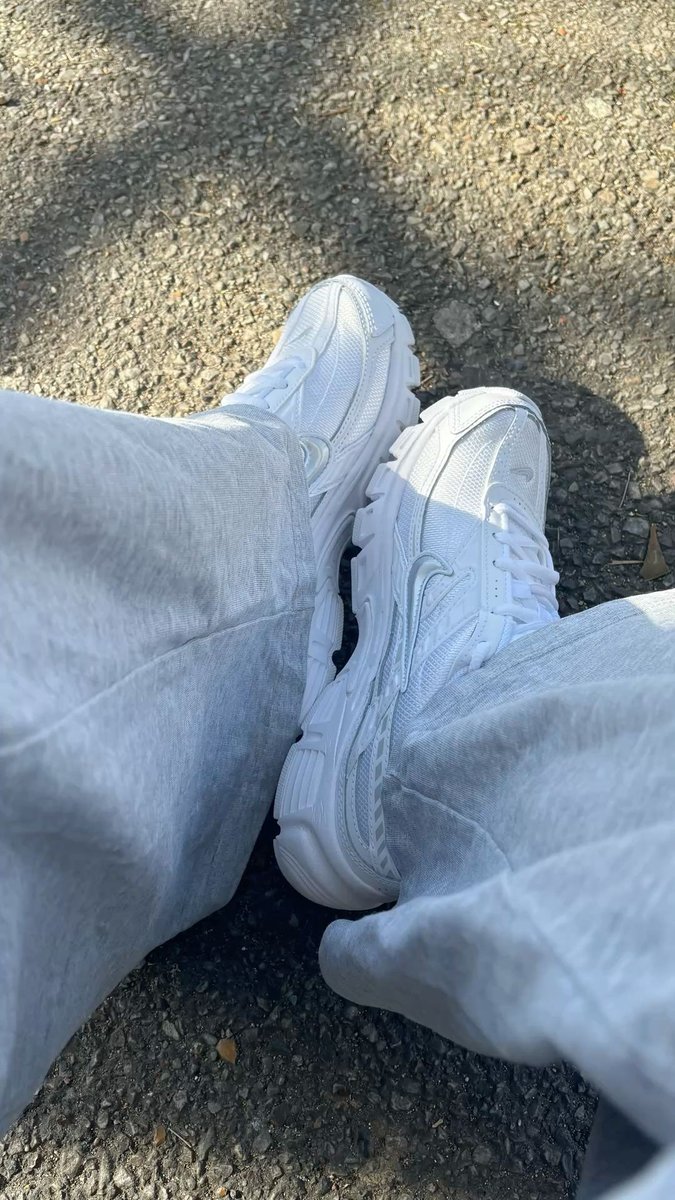 CaminoTV's tweet photo. les deux paires du peuple de l'été, merci Nike 

V5 https://t.co/kHO7zQw9AP 73€ 9̶0̶€̶
Initiator https://t.co/u1kpIFK27h 69€ 8̶5̶€̶ https://t.co/Ue1wFEefO8