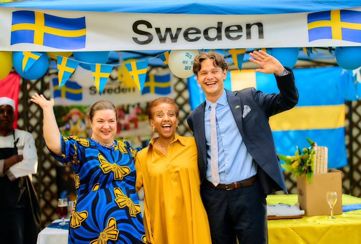 SwedeninZW's tweet photo. We marked #EuropeDay celebrating peace &amp; solidarity at the heart of the EU. 🇪🇺

Here in Zim🇿🇼, unity came alive through culture. Sweden🇸🇪 shared fika &amp; smörgåstårta.Honoured by Hon. Dr. Shava’s presence. 

Partnership matters more than ever.
#🇪🇺🇿🇼

📷Derrick Manieca Photograpgy https://t.co/MgClCnJTUH