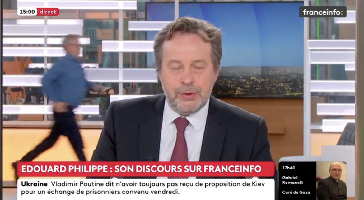Malgré la présence des meilleurs spécialistes politiques :), France Info ne s’est pas rendu compte hier à 15h qu’ils diffusaient en direct un discours d’Edouard Philippe de… 2025 ! #arcom 

Budget France TV : 2,5 milliards €
"Rigolez pas, c’est avec votre pognon !"