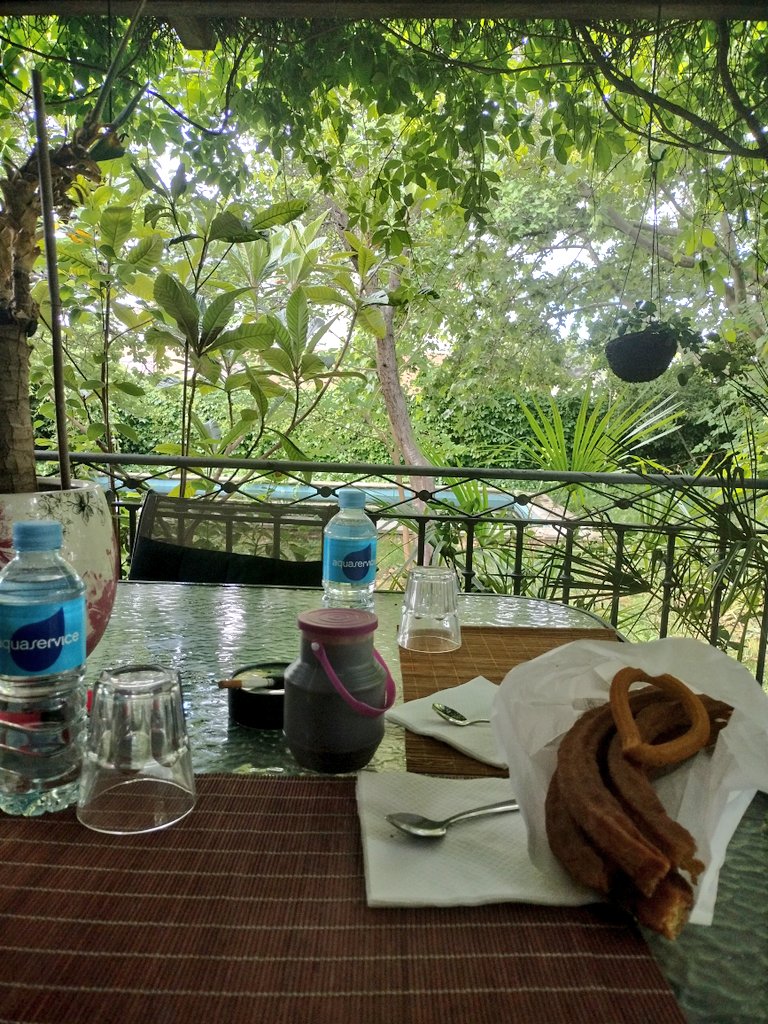 RikkiAresu's tweet photo. 🥨☕ Porras y chocolate al fresco... 🤤
#Porras #Churros #Visitasqueseportan https://t.co/rPMIDMrjwK