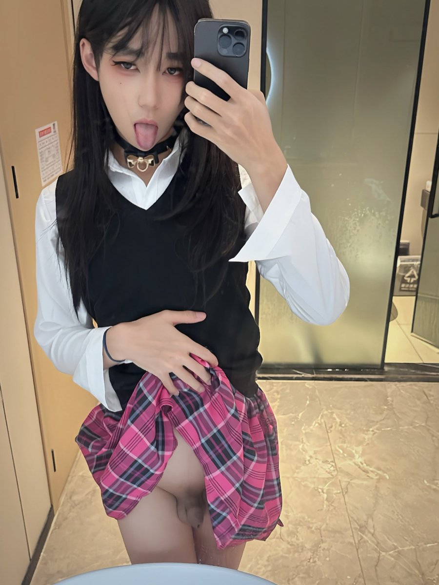PiPi33388's tweet photo. 嘻嘻 喜欢涂油 https://t.co/YgXlLK8XJg