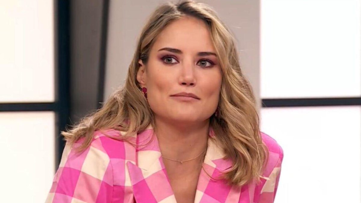 Bluper's tweet photo. Alba Carrillo estalla contra RTVE y anuncia que deja su trabajo en 'D Corazón': "No me amordazan por cuatro perras" https://t.co/jht9AU5YOn