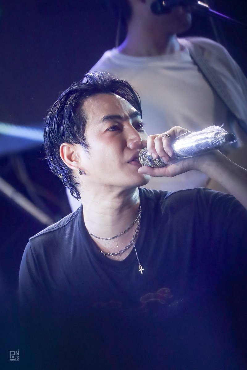 PLXNTogether's tweet photo. ตอนเฮียใส่ต่างหู  Tragus Conch งี้ 
กร้าวใจมากกกกกกกกก
สุดจะเท่ ❤️

ขุดรูปมาดูแล้ว เขินนนนนน 😍
#PLxNTogetherPT https://t.co/yfwRm7Lr9r