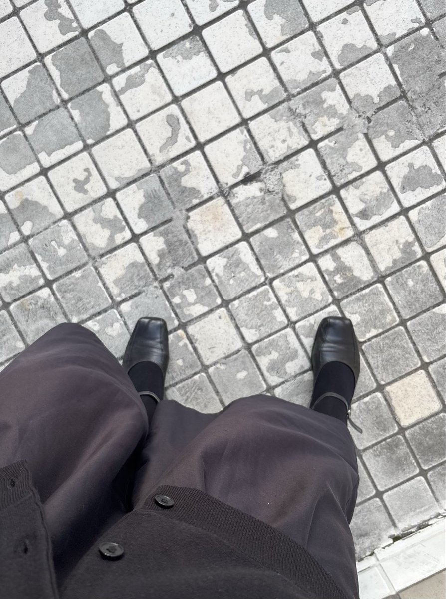 「全体朝礼でも挨拶させられたのにまた話さなきゃいけないんだろうか…。あとオフィスカ」|あやかのイラスト
