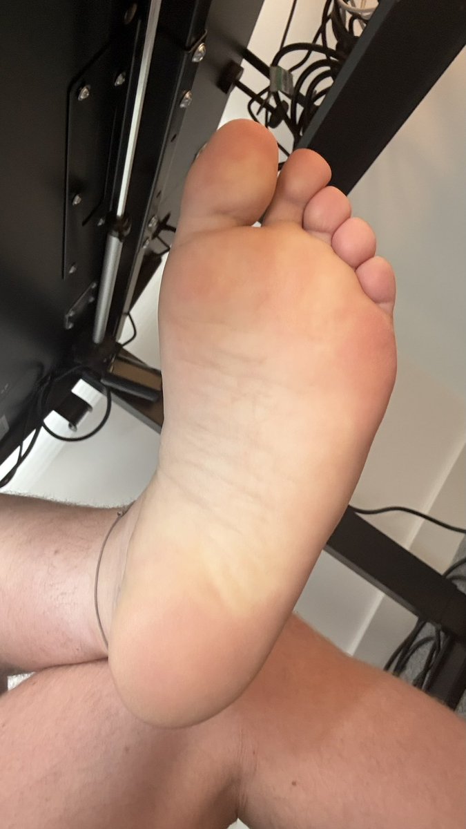 ftftgay's tweet photo. 🦶#feet #feetmale #feetfetısh https://t.co/VS91IRckGO