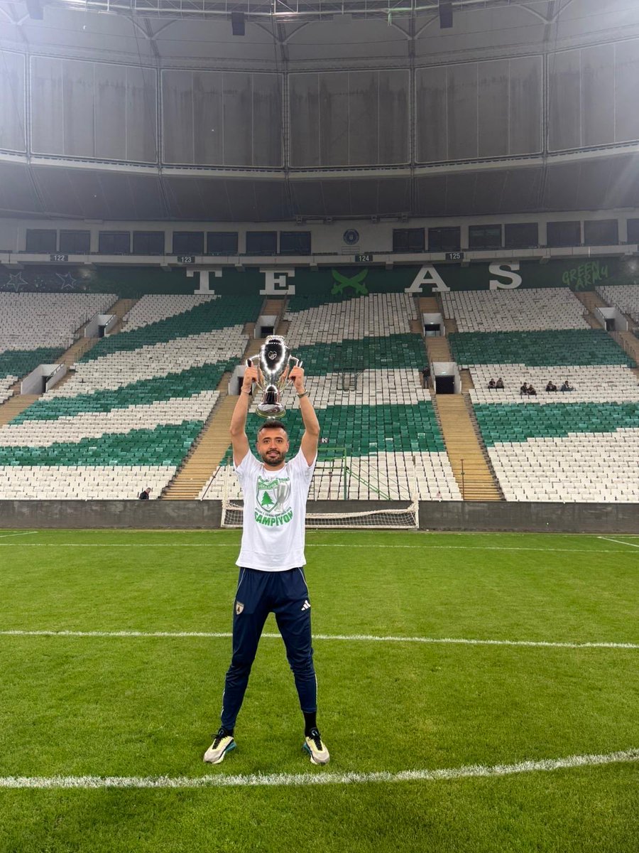 yigit04's tweet photo. Burası  TEKSAS Yıkılmaz Kale Bursa da Sadece BURSASPORLULAR Şampiyon olur 💚🤍 https://t.co/SQWAw9wg0y
