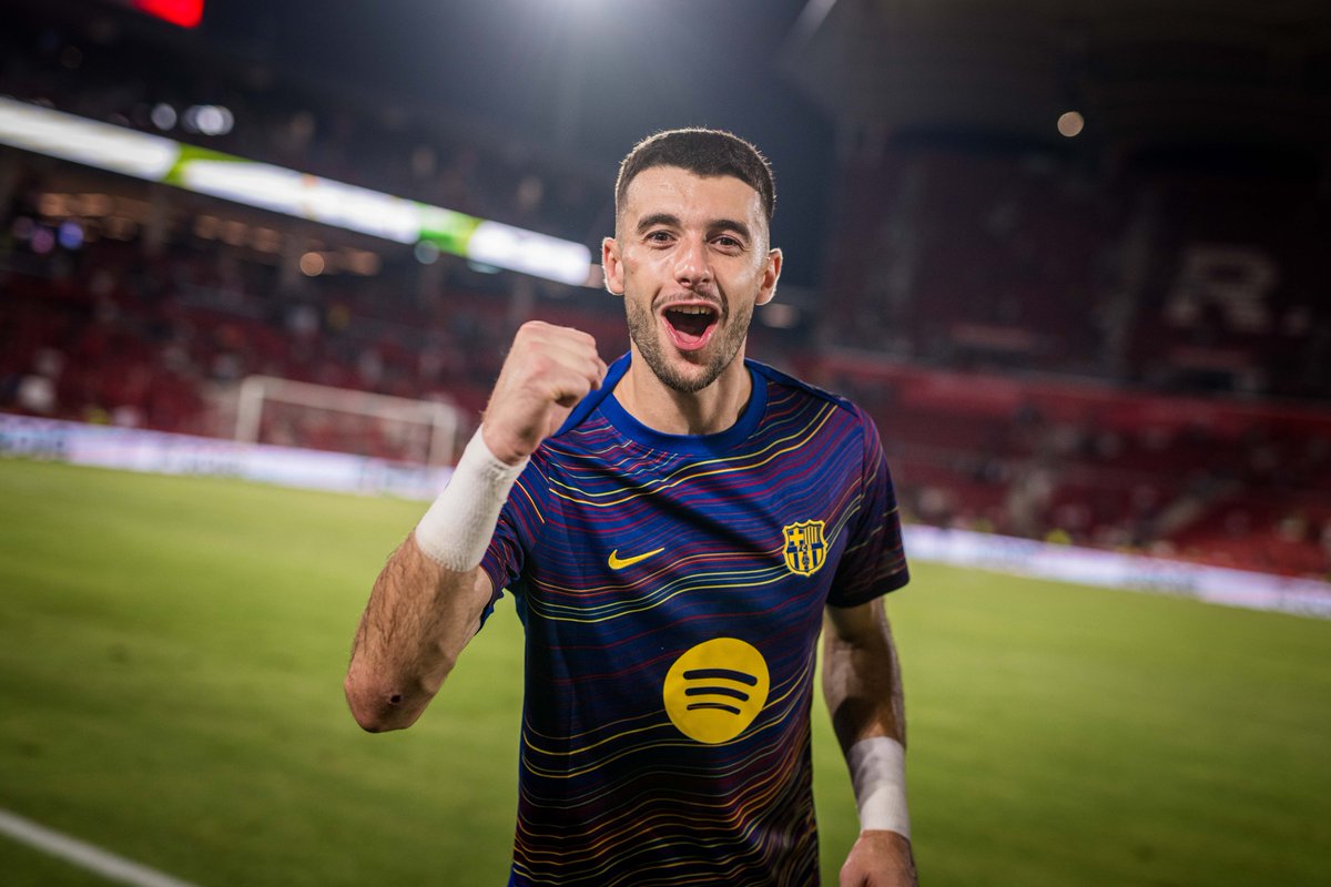 Joan García, portero de 100M€ que se lo quitamos al Espanyol por 25M€ tras ganar LaLiga en Cornellà por 2ª vez y, en su 1ª temporada, gana el Zamora y volvemos a ganar LaLiga esta vez contra un patético y hundido Real Madrid en un Camp Nou en construcción.

FICHAJE DE ENSUEÑO.