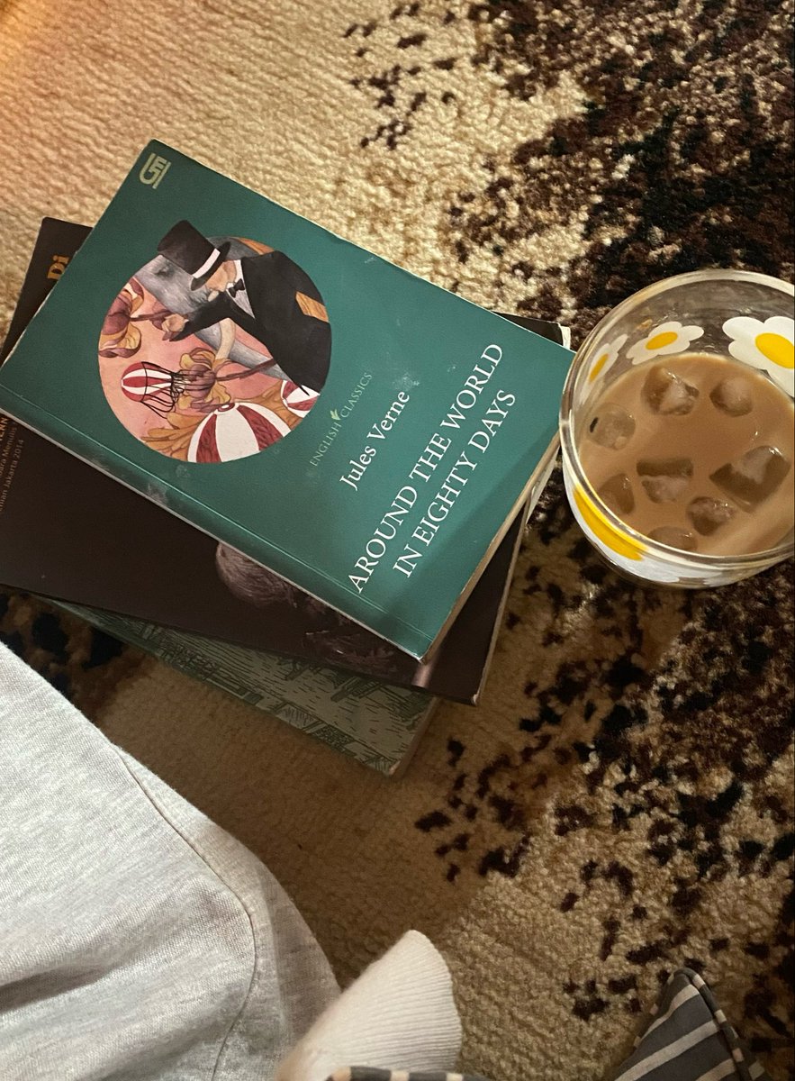 studnay_'s tweet photo. menemukan hobi baru yaitu belajar dan baca buku di karpet🤠👍🏻 https://t.co/HyPzppUY9i