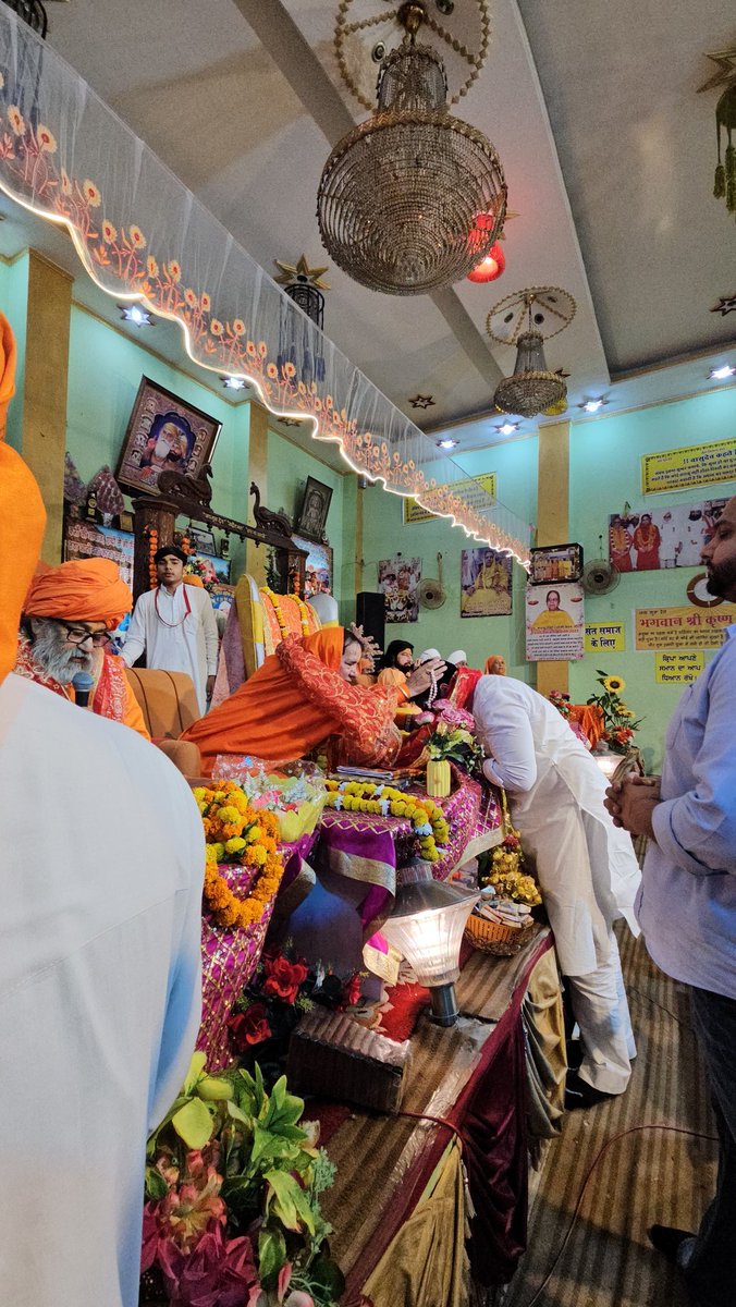 AkshaySharmaOrg's tweet photo. ਮੰਦਿਰ ਸ਼੍ਰੀ ਆਰਤੀ ਸ਼ਿਵ ਦੁਰਗਾ ਮੰਦਿਰ ਟਰੱਸਟ, ਕਰਤਾਰ ਨਗਰ, ਛੇਹਰਟਾ ਵਿਖੇ 30ਵੇਂ ਸਰਵਧਰਮ ਸੰਮੇਲਨ ਦੌਰਾਨ ਮੱਥਾ ਟੇਕ ਕੇ ਪਰਮ ਸੰਤ ਅਦਵੈਤ ਸਵਰੂਪ ਸ਼੍ਰੀ ਆਰਤੀ ਦੇਵ ਜੀ ਮਹਾਰਾਜ ਜੀ ਦਾ ਅਸ਼ੀਰਵਾਦ ਲਿਆ। 

#akshaysharma
#akshaysharmaamritsar
#akshaysharmabjp
#akshaysharmapunjab https://t.co/oD6YyrOxsH