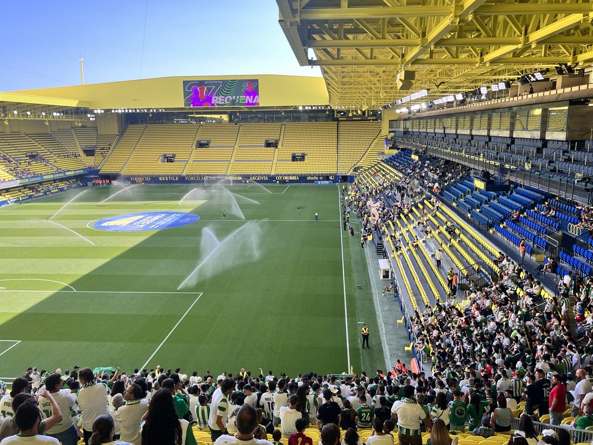 Javipelaez78's tweet photo. Por  momentos de auténtica tragedia como aquella que vivimos en directo...por demasiadas lágrimas derramadas. Por que nos lo merecemos @realracingclub Estamos volviendo @LaLiga 👋 @PostureoRRC @LaLiga2 https://t.co/L1QXFcpitM
