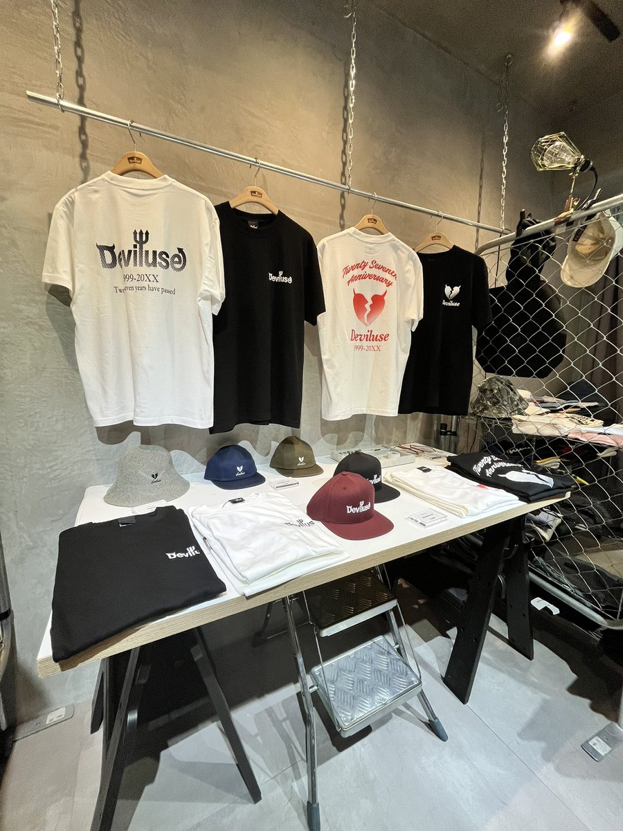 deviluse Flag Store tweet media