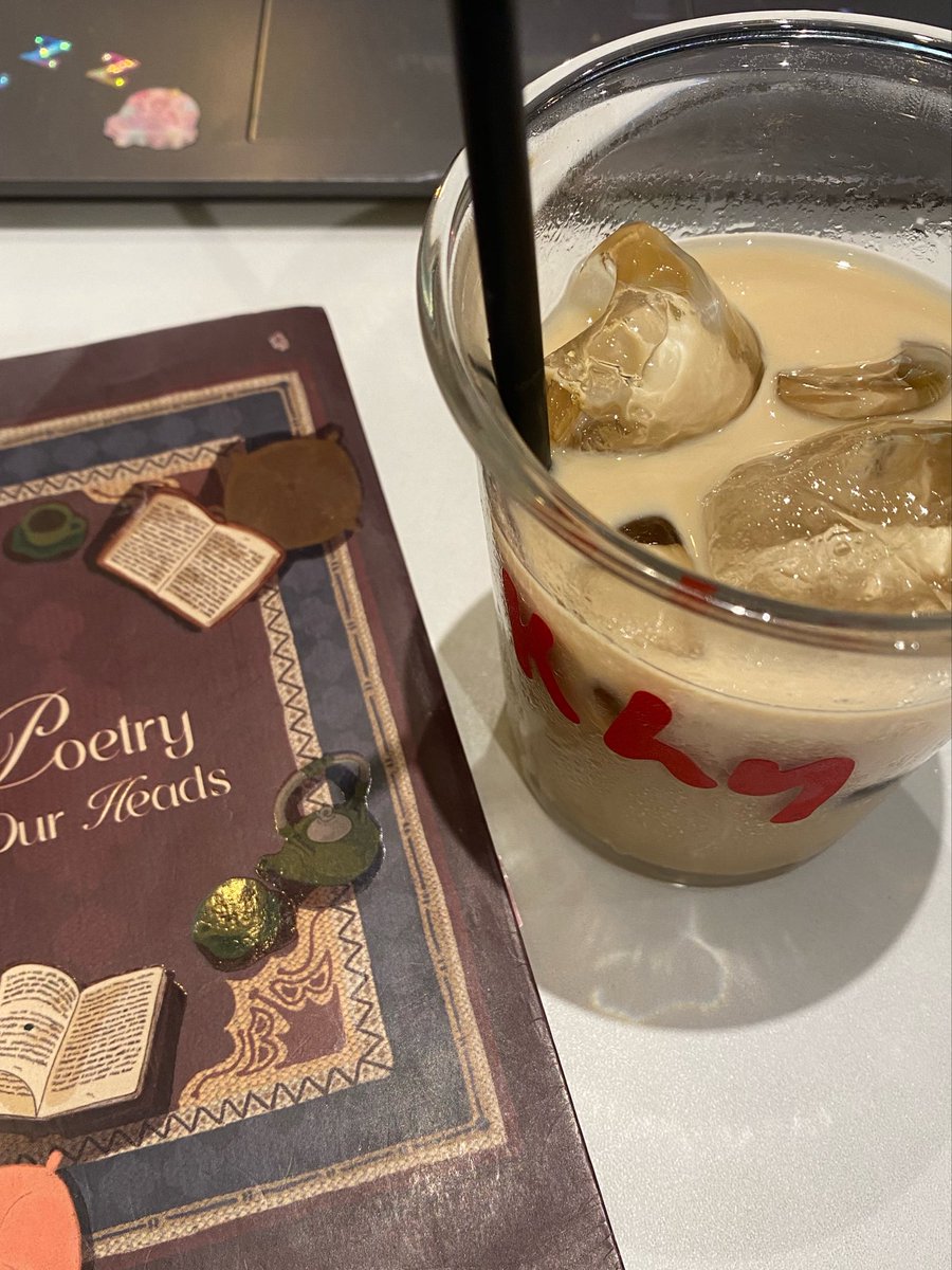 studnay_'s tweet photo. nyore nugas di coffeshop deket rumah sampe malem🥸📚 https://t.co/mQpC6qU8qQ